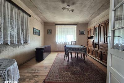 Casă cu 4 camere cu Teren 4260 Mp în Central - 2