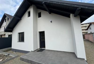 Casă cu 3 camere cu Teren 300 Mp în Est - 2