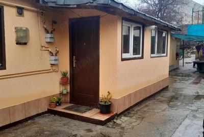 Casa la curte de vanzare, sector 3 - 1