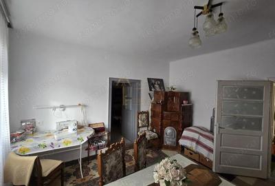 Casă cu 6 camere cu Canalizare în Titulescu - 8