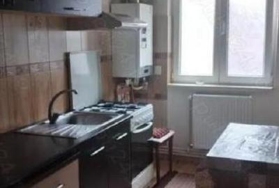 Apartament cu 3 camere decomandat în Km 4