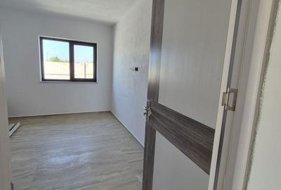 Casă cu 3 camere cu Teren 500 Mp în Bariera Vâlcii