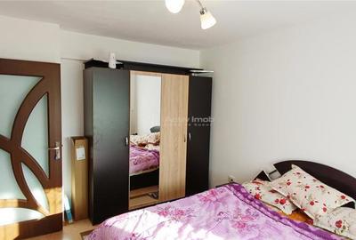 Apartament cu 2 camere semidecomandat în Moldova Nouă