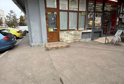 Spațiu comercial, de 50 mp, în Central - 8