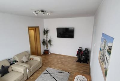 Apartament cu 3 camere semidecomandat, mobilat în Iancului
