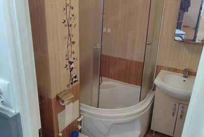 Apartament cu 2 camere decomandat în Micro 3 - 5