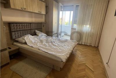 Apartament cu 3 camere semidecomandat în Decebal - 14