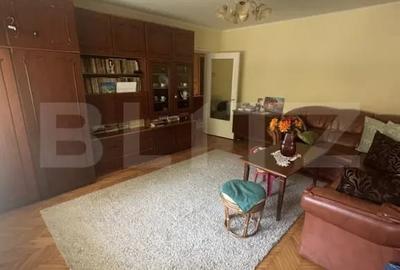 Apartament cu 3 camere decomandat, mobilat în Micro 16