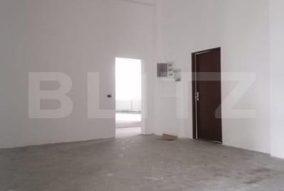 Spațiu comercial, de 690 mp, în Policlinica - 3