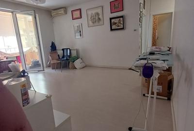 Apartament cu 3 camere decomandat în Drumul Taberei