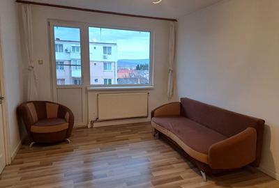 Apartament cu 2 camere semidecomandat în Central - 1