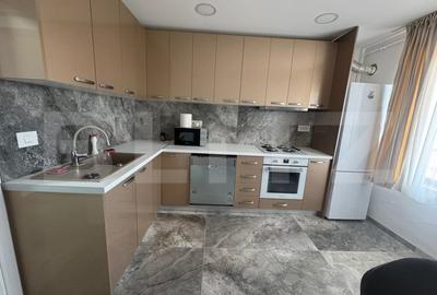 Apartament de vanzare, cu 3 camere, 82 mp, zona scolii