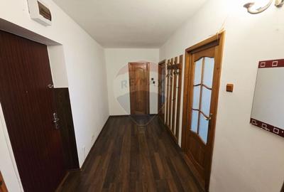 Apartament cu 2 camere de vanzare in zona 1 Mai - 6