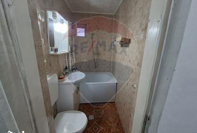 Casă cu 5 camere cu Teren 1000 Mp în Sărata - 4