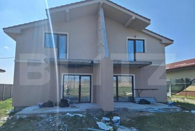 Casă cu 4 camere cu Teren 250 Mp în Sânandrei