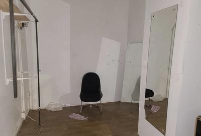 Spațiu comercial, de 75 mp, în Central - 4