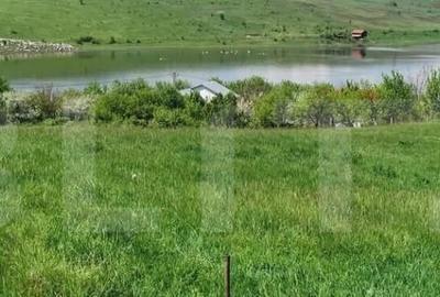 Teren de 1600 mp, în Câmpenești - 2