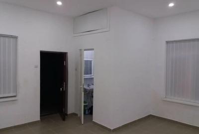 Spațiu comercial, de 25 mp, în Central - 3