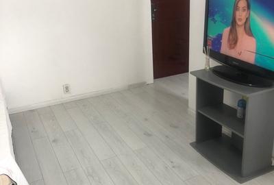 Garsonieră decomandată în Titan