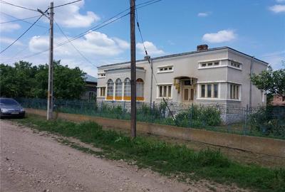 Casă cu 6 camere cu Teren 1000 Mp în Putineiu - 4