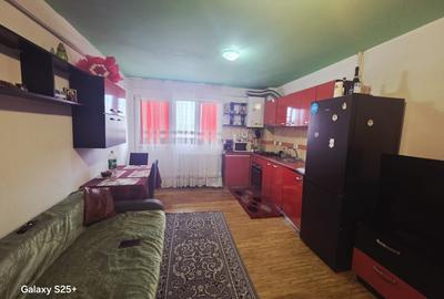 Apartament cu 2 camere decomandat în Nicolina