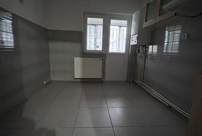 Apartament 3 camere, zona Centrala, parter cu balcon, suprafata 71mp. - 6