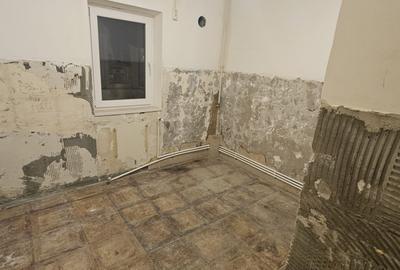 Inel 2 , 2 camere decomandate , etaj 1/4 - 1