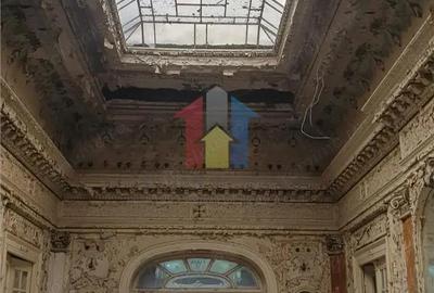 Casă cu 10 camere cu Teren 2400 Mp în Central