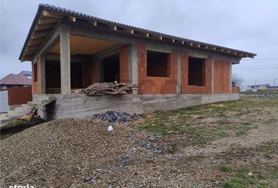 Casă cu 4 camere cu Teren 580 Mp în Cheriu