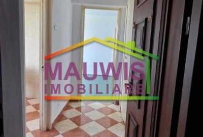 Apartament cu 3 camere semidecomandat în Colentina