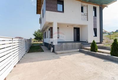Apartament cu 5 camere de vanzare