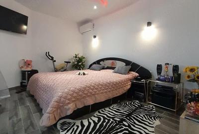 Casă cu 8 camere cu Teren 2594 Mp în Vest - 3