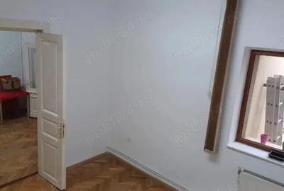Casă cu 3 camere cu Teren 180 Mp în Central - 1