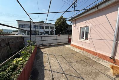 Casa E85, Podu Iloaiei, la strada - 4