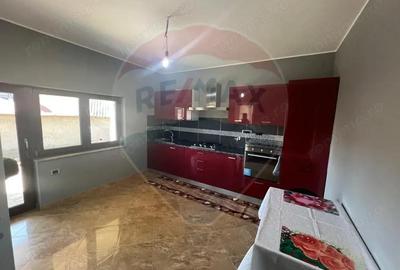 Casă cu 6 camere cu Canalizare în Răstoaca - 16