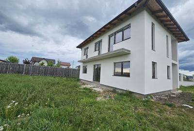 Casa individuala cu patru camere, teren 600mp, Sanpetru - 13