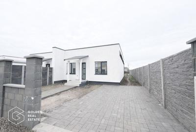 Duplex cu 3 camere cu Canalizare în Bucovăț (Remetea Mare)