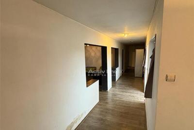 Bocsa Romana, Casa 8 Incaperi, Strada Principala. - 3