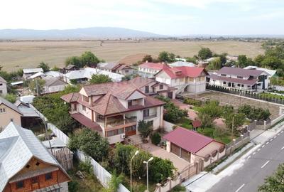 Casa / Vila comuna Garoafa.
