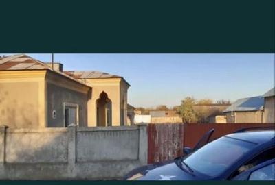 Casă cu 4 camere cu Teren 1296 Mp în Central