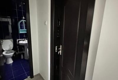 Apartament cu 3 camere semidecomandat în 9 Mai - 12