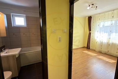 Apartament cu 3 camere semidecomandat în Carei - 14