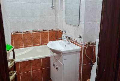 Apartament cu 3 camere semidecomandat în Central - 3