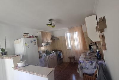 Casa de vânzare,in zona liniștită - 9