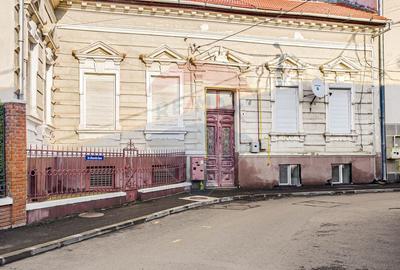 Apartament cu 4 camere semidecomandat, mobilat în Central - 2