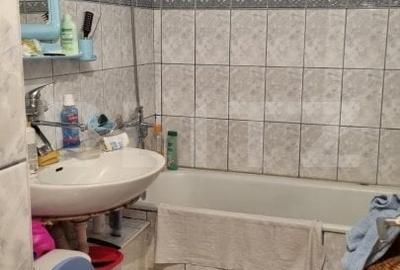 Apartament de vanzare, cu 3 camere, 69 mp, zona Carpati 2 - 8