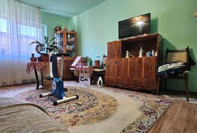 Proprietar , vand apartament 2 camere decomandat zona Cetate Stadion - 1