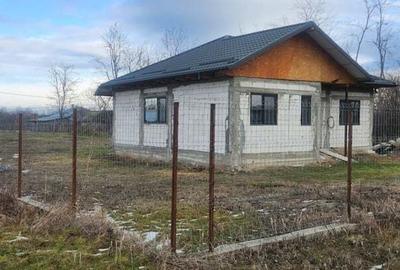 Casa de 80mp cu teren de 2000mp
