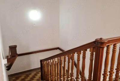 Vand casa zona 23 August - 2