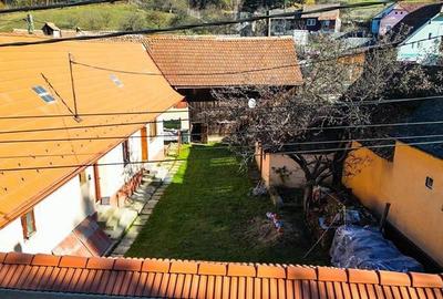 FILM! Casa saseasca, renovata exterior, in centrul localitatii Holbav, Brasov. - 30